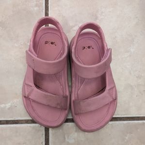 Girls pink teva hurricane sandals, size